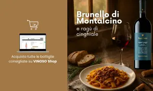 Un bicchiere di Brunello di Montalcino, un piatto di pasta al ragù di cinghiale e una bottiglia di vini italiani. Perfetto per una cena.