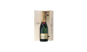 Bottiglia Moët & Chandon Brut Imperial in elegante cofanetto di legno. Una nome bottiglia 6 litri per celebrare momenti speciali.