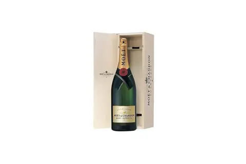 Bottiglia Moët & Chandon Brut Imperial in elegante cofanetto di legno. Una nome bottiglia 6 litri per celebrare momenti speciali.