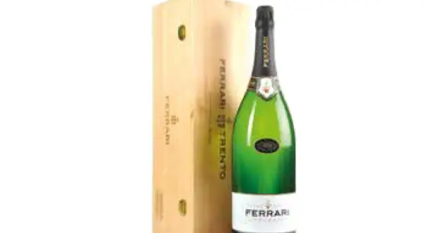 Bottiglia da 3 litri di Ferrari Brut, con la sua elegante cassa in legno.